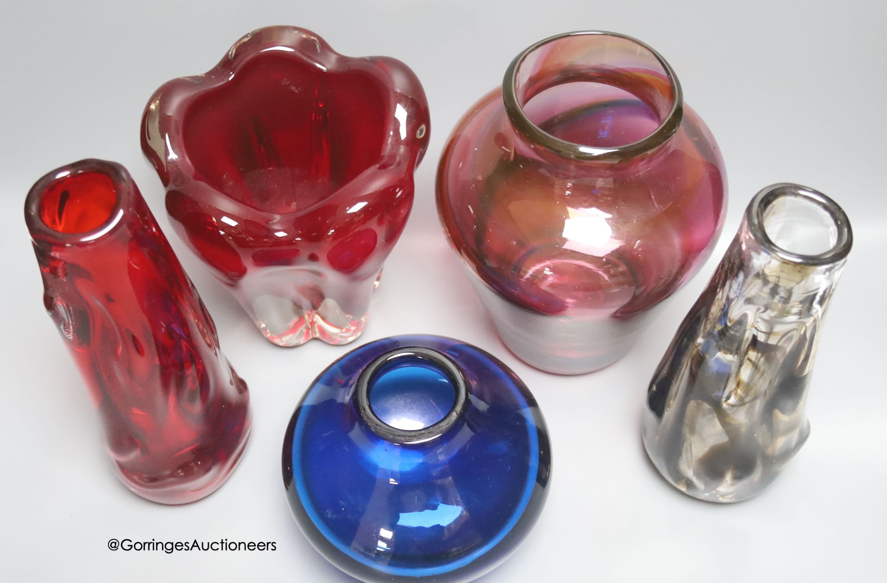 Five Whitefriars glass vases, various, including two 'Knobbly' vases designed by Geoffrey Baxter in ruby and cinnamon, H 24cm (tallest)